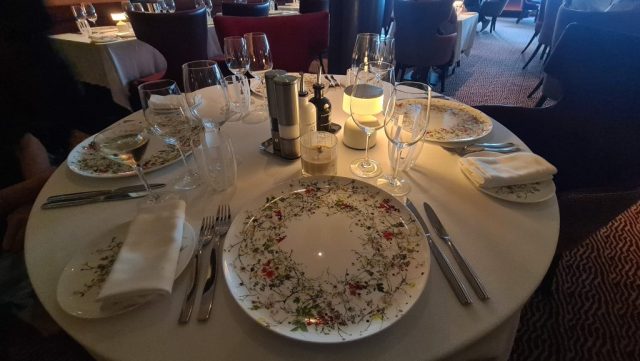 Table setting in the Atlantide restaurant