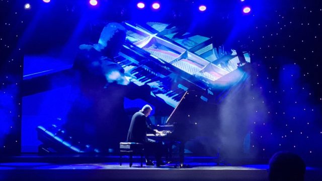 Special piano player for 1 night